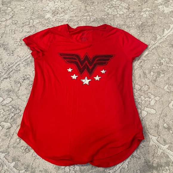 Red wonder women t shirt size M - Picture 2 of 4